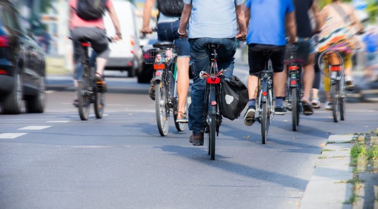 Op de fiets naar je werk, er zijn genoeg redenen om op de tweewieler te stappen