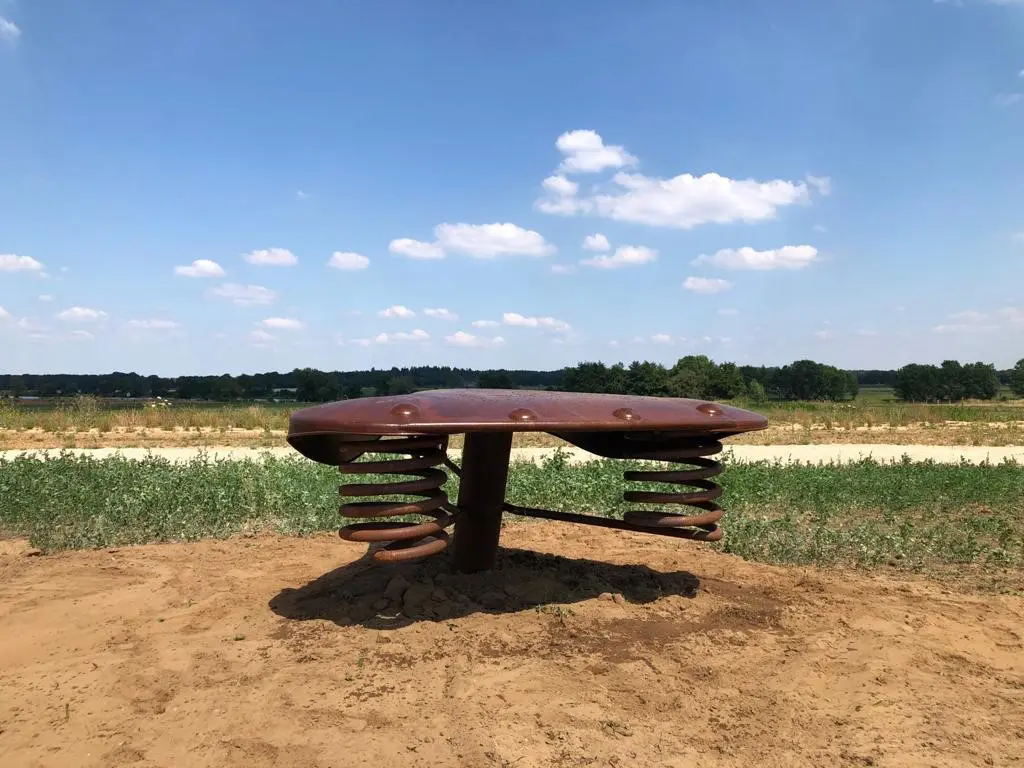 Limburgse Maasroute: fietsen langs tien kolossale kunstwerken - Toeractief