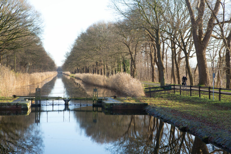 Sluis in het Coevorden-Piccardiekanaal