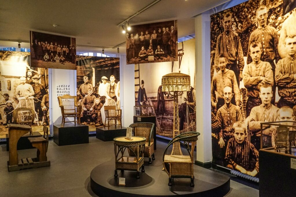 Op het rondje Wolvega fiets je langs het Nationaal Vlechtmuseum