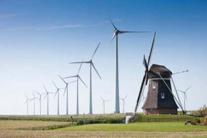 windmolens in Groningen op fietsroute Loppersum